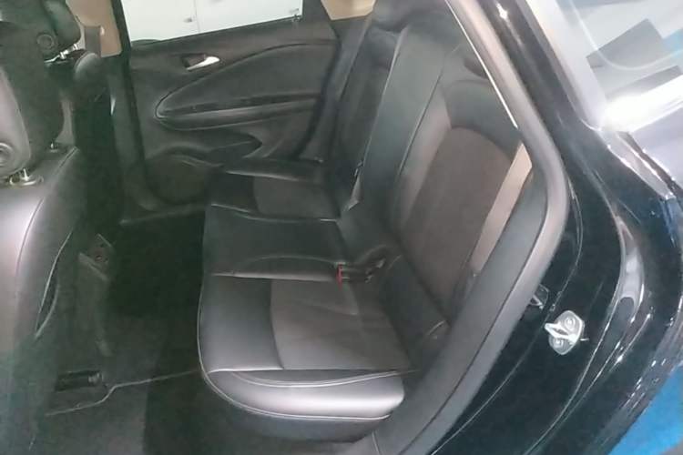 Used Buick Verano 2019 Sedan 20T Dual-Clutch Leading Model Left Rear Seat