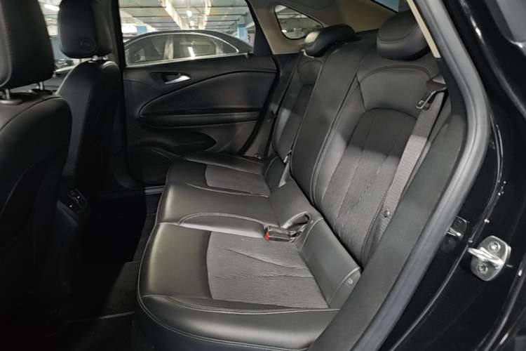 Used Buick Verano 2019 Sedan 20T Dual-Clutch Leading Model Left Rear Seat