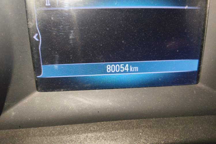 Used Buick Verano 2019 Sedan 15S Automatic Leading Model Odometer Close Up