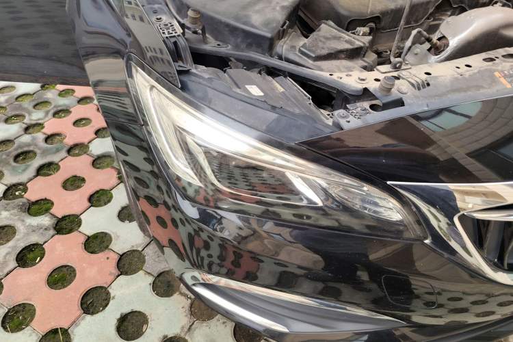 Used Buick Verano 2019 Sedan 15S Automatic Leading Model Right Front Headlight