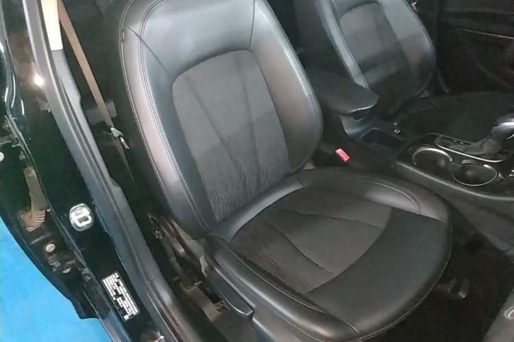 Used Buick Verano 2019 Sedan 20T Dual-Clutch Leading Model Right Front Seat