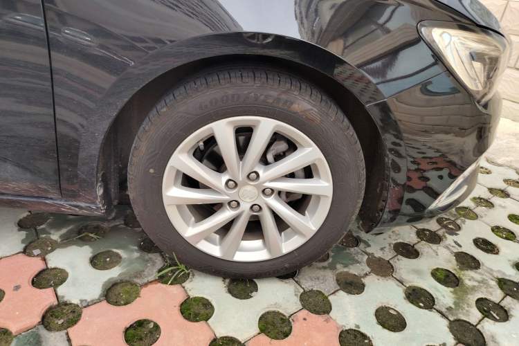 Used Buick Verano 2019 Sedan 15S Automatic Leading Model Right Front Wheel Hub