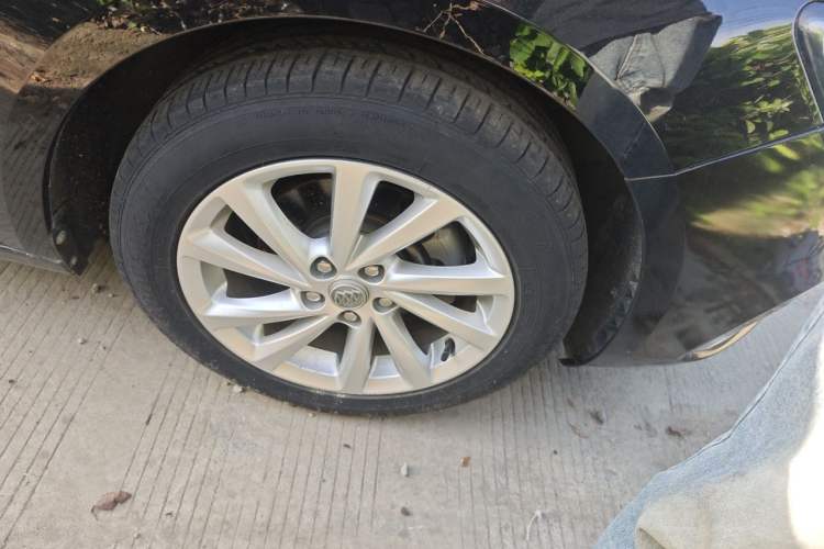 Used Buick Verano 2019 Sedan 15S Automatic Leading Model Right Front Wheel Hub