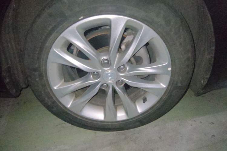 Used Buick Verano 2019 Sedan 20T Dual-Clutch Elite Model Right Front Wheel Hub
