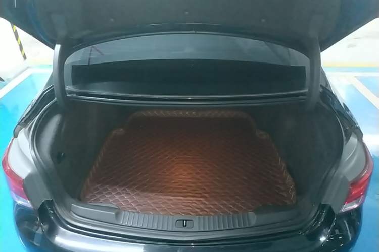 Used Buick Verano 2019 Sedan 20T Dual-Clutch Leading Model Trunk