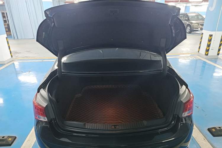 Used Buick Verano 2019 Sedan 20T Dual-Clutch Leading Model Trunk