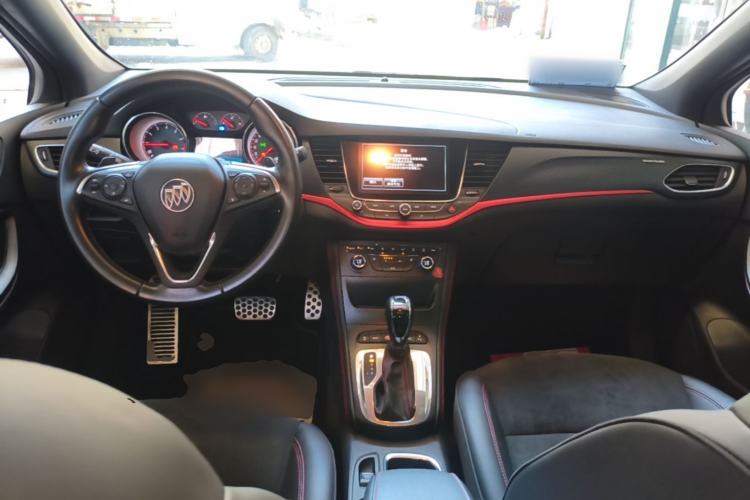 Used Buick Verano 2019 Two-Door GS 20T Dual-Clutch Luxury Model Center Console