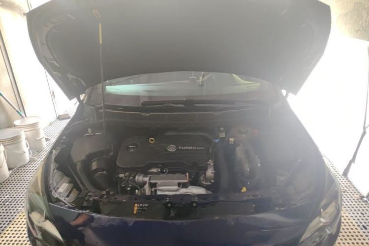 Used Buick Verano 2019 Two-Door GS 20T Dual-Clutch Luxury Model Engine Bay