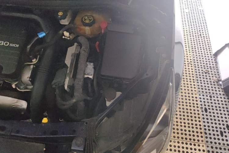 Used Buick Verano 2019 Two-Door GS 20T Dual-Clutch Luxury Model Engine Bay Left