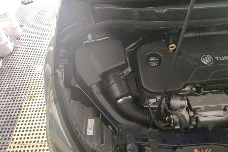 Used Buick Verano 2019 Two-Door GS 20T Dual-Clutch Luxury Model Engine Bay Right