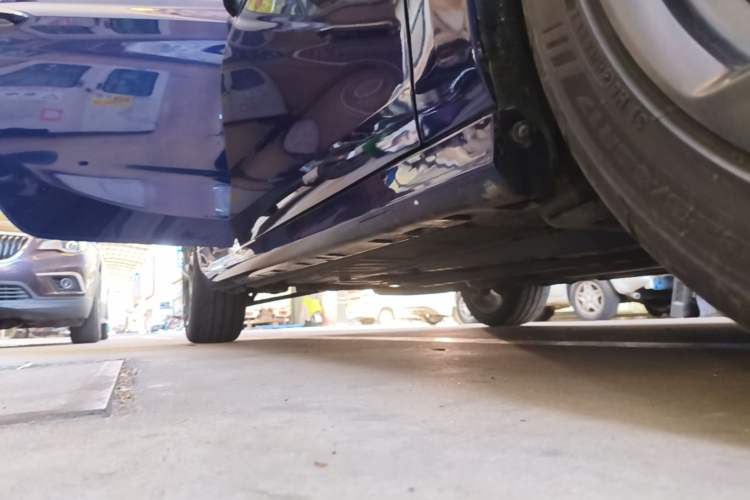 Used Buick Verano 2019 Two-Door GS 20T Dual-Clutch Luxury Model Right Side Sill