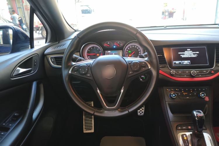 Used Buick Verano 2019 Two-Door GS 20T Dual-Clutch Luxury Model Steering Wheel