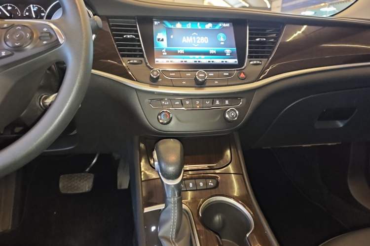 Used Buick Verano 2019 Sedan 20T Dual-Clutch Leading Model Audio And AC Panel