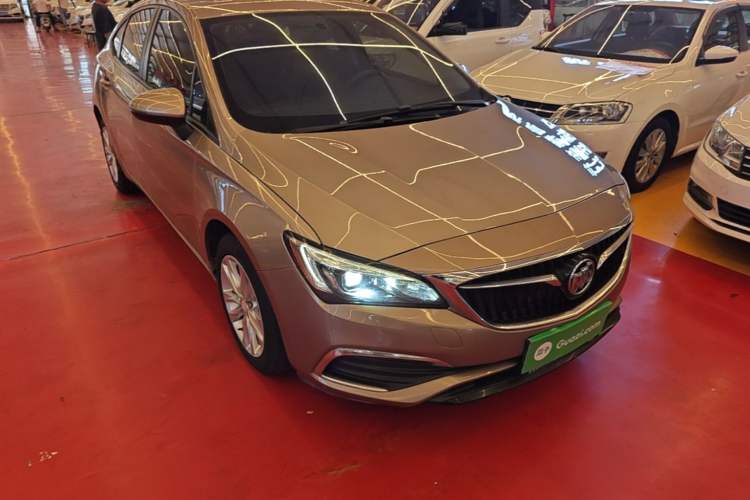 Used Buick Verano 2019 Sedan 20T Dual-Clutch Leading Model Front Right 45 Deg
