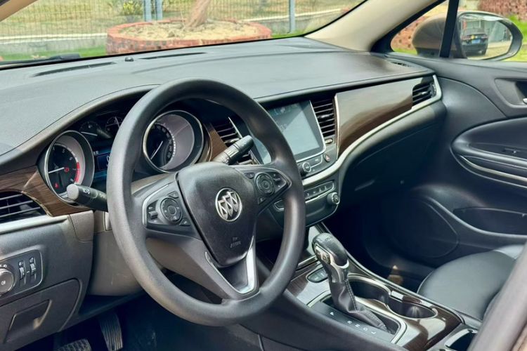 Used Buick Verano 2019 Sedan 20T Dual-Clutch Leading Model Interior 2