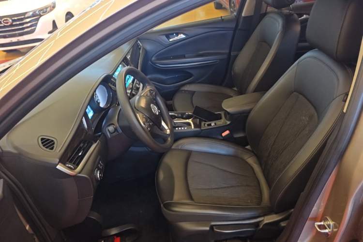Used Buick Verano 2019 Sedan 20T Dual-Clutch Leading Model Left Front Seat