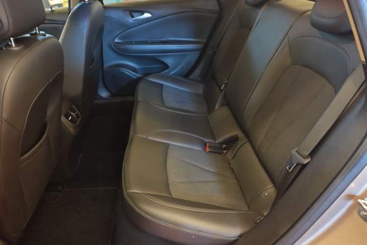 Used Buick Verano 2019 Sedan 20T Dual-Clutch Leading Model Left Rear Seat