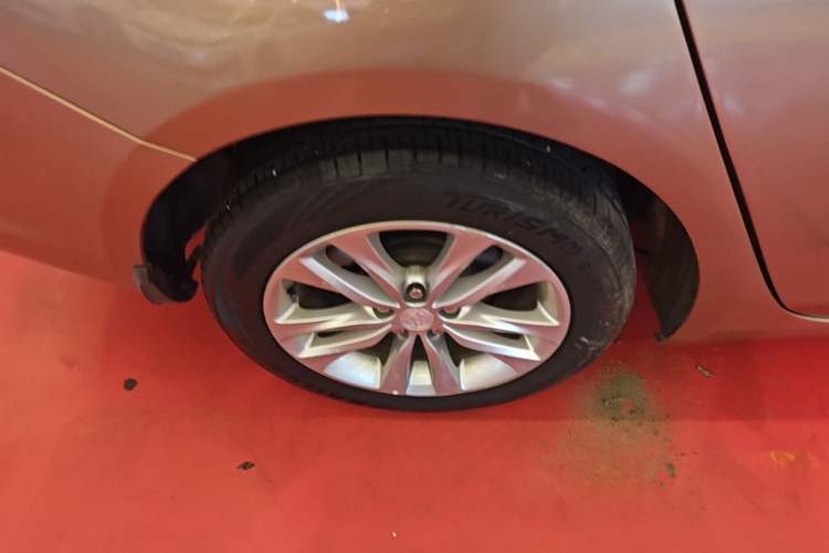 Used Buick Verano 2019 Sedan 20T Dual-Clutch Leading Model Right Rear Wheel Hub
