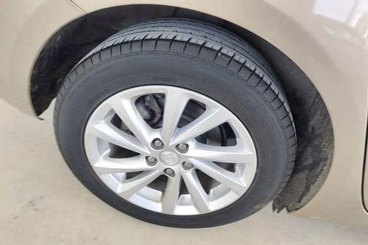 Used Buick Verano 2019 Sedan 15S Automatic Leading Model Right Rear Wheel Hub
