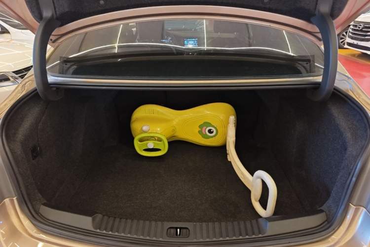 Used Buick Verano 2019 Sedan 20T Dual-Clutch Leading Model Trunk