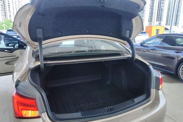 Used Buick Verano 2019 Sedan 15S Automatic Leading Model Trunk