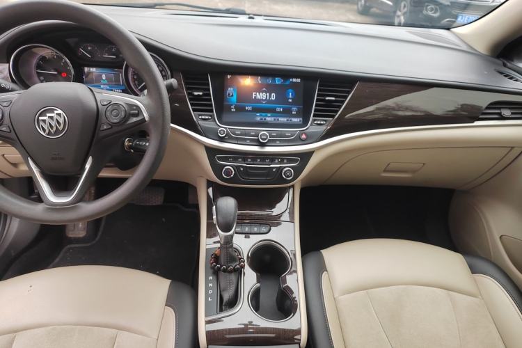 Used Buick Verano 2019 Sedan 15S Automatic Leading Model Center Console