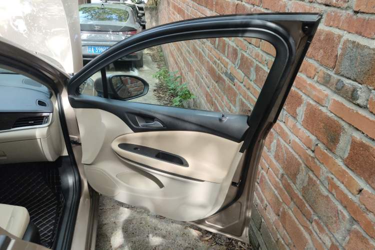 Used Buick Verano 2019 Sedan 15S Automatic Entry Model Right Front Door Interior