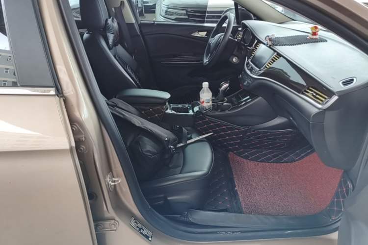 Used Buick Verano 2019 Sedan 20T Dual-Clutch Leading Model Right Front Seat
