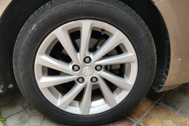 Used Buick Verano 2019 Sedan 15S Automatic Leading Model Right Front Wheel Hub