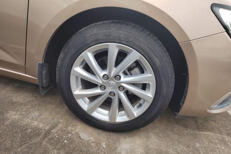 Used Buick Verano 2019 Sedan 15S Automatic Leading Model Right Rear Wheel Hub