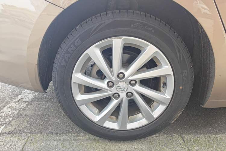 Used Buick Verano 2019 Sedan 15S Automatic Leading Model Right Rear Wheel Hub