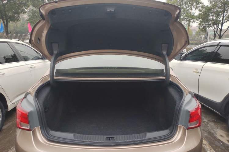 Used Buick Verano 2019 Sedan 15S Automatic Leading Model Trunk