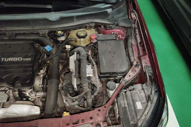 Used Buick Verano 2019 Sedan 20T Dual-Clutch Leading Model Engine Bay Left