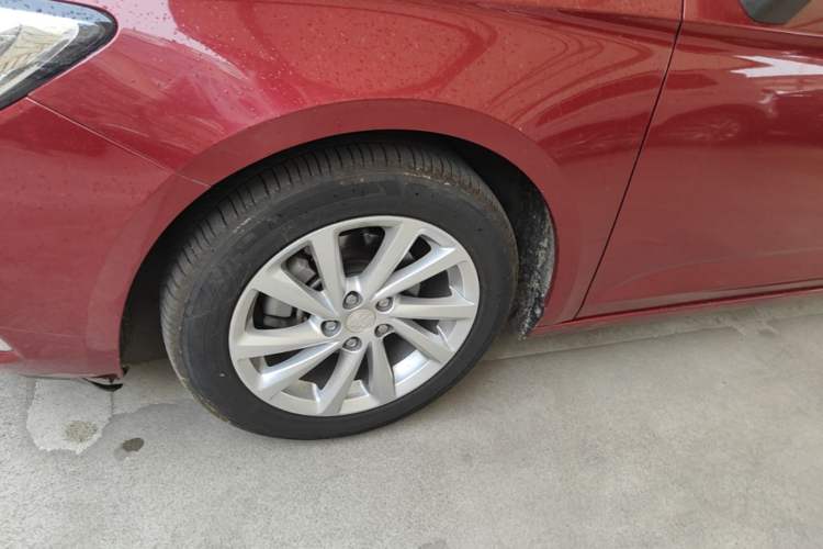 Used Buick Verano 2019 Sedan 15S Automatic Leading Model Left Front Wheel Hub