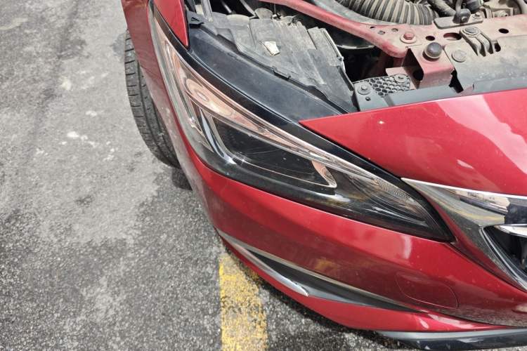 Used Buick Verano 2019 Sedan 20T Dual-Clutch Leading Model Right Front Headlight
