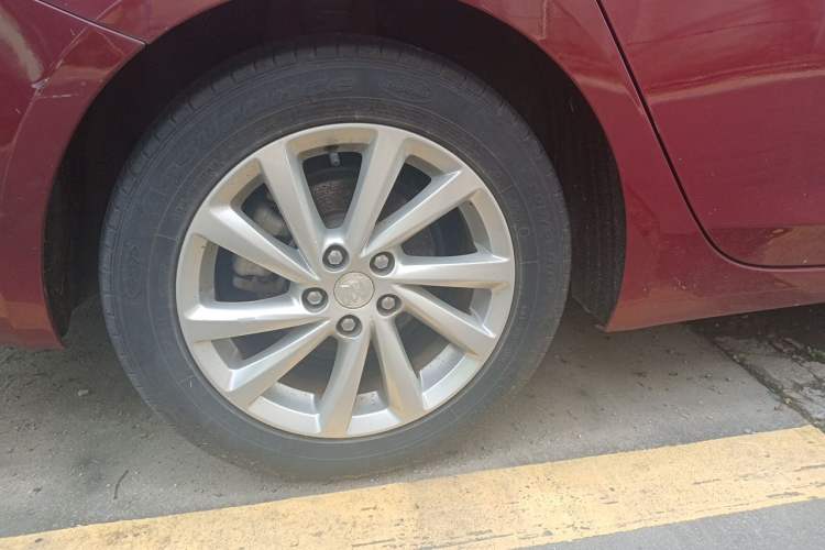Used Buick Verano 2019 Sedan 15S Automatic Leading Model Right Front Wheel Hub