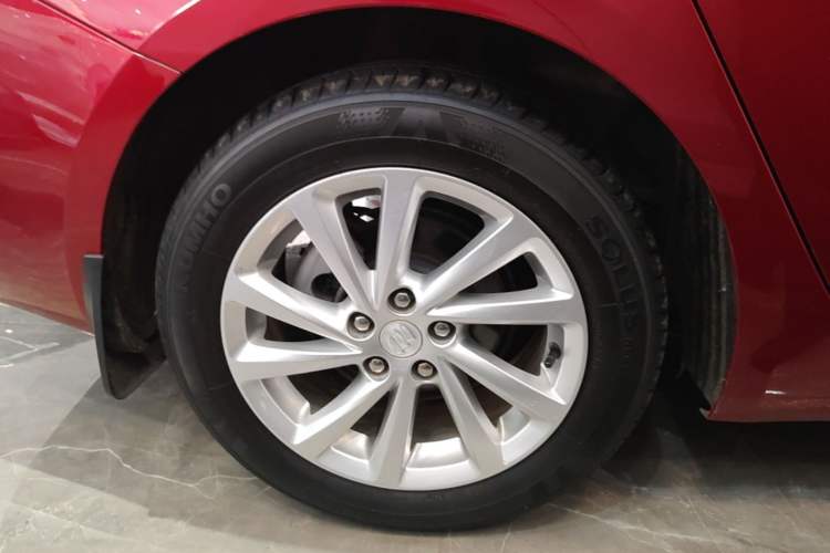 Used Buick Verano 2019 Sedan 15S Automatic Leading Model Right Rear Wheel Hub
