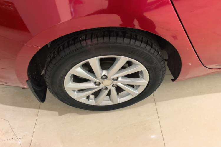 Used Buick Verano 2019 Sedan 15S Automatic Entry Model Right Rear Wheel Hub