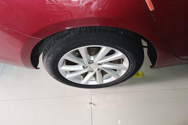Used Buick Verano 2019 Sedan 15S Automatic Leading Model Right Rear Wheel Hub