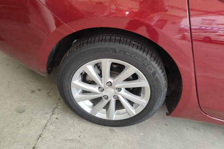 Used Buick Verano 2019 Sedan 15S Automatic Leading Model Right Rear Wheel Hub