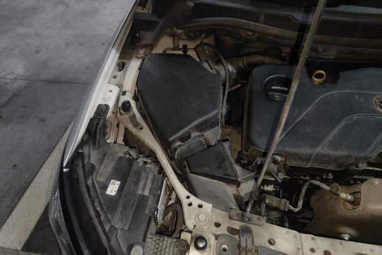 Used Buick Verano 2019 Sedan 15S Automatic Leading Model Engine Bay Right