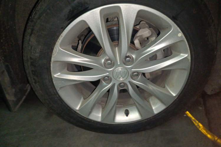 Used Buick Verano 2019 Sedan 20T Dual-Clutch Leading Model Right Front Wheel Hub