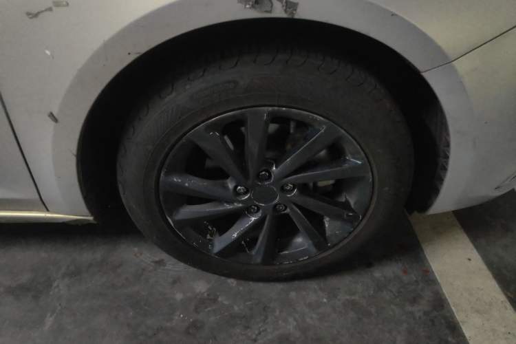 Used Buick Verano 2019 Sedan 15S Automatic Leading Model Right Front Wheel Hub