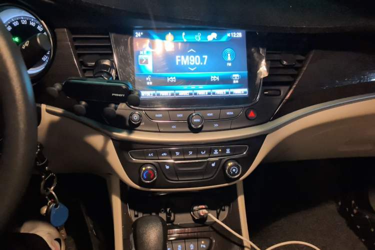 Used Buick Verano 2019 Sedan 15S Automatic Leading Model Audio And AC Panel