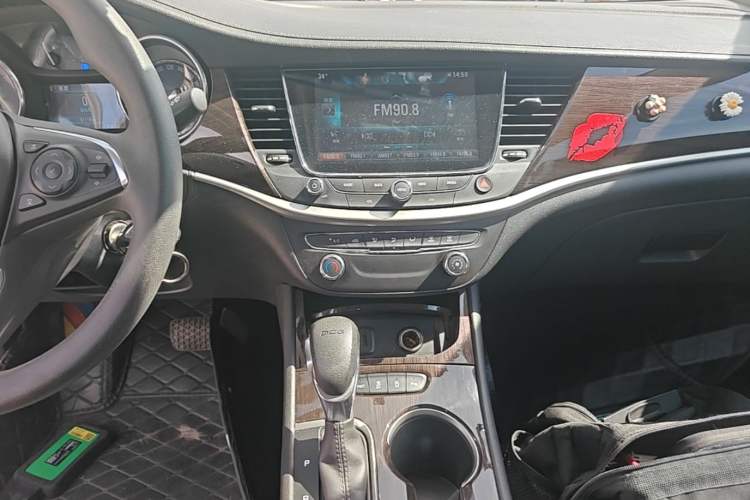 Used Buick Verano 2019 Sedan 20T Dual-Clutch Leading Model Audio And AC Panel