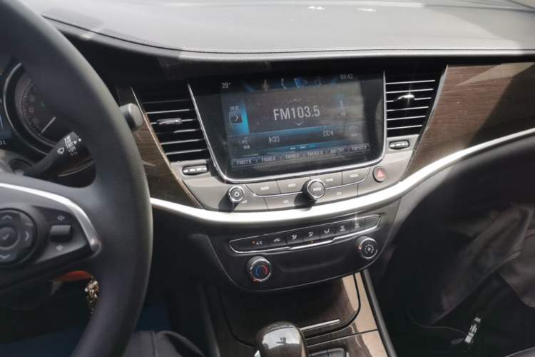 Used Buick Verano 2019 Sedan 20T Dual-Clutch Leading Model Audio And AC Panel