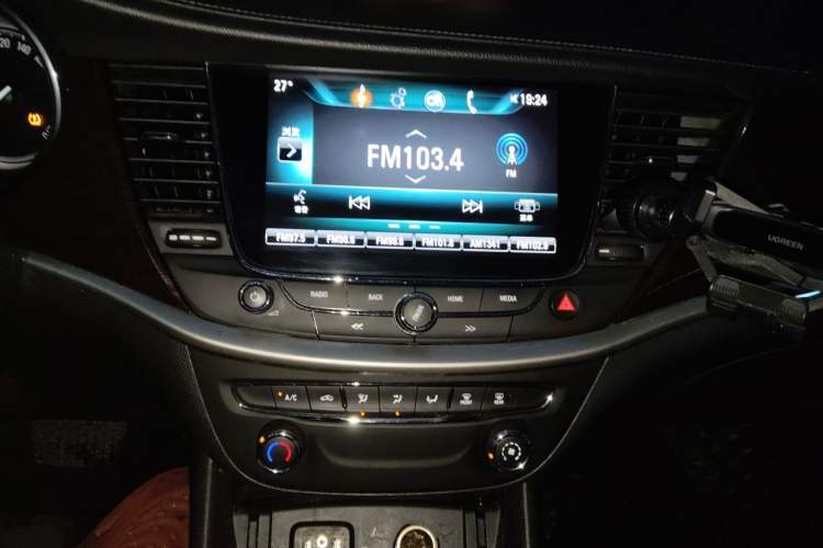 Used Buick Verano 2019 Sedan 20T Dual-Clutch Leading Model Audio And AC Panel