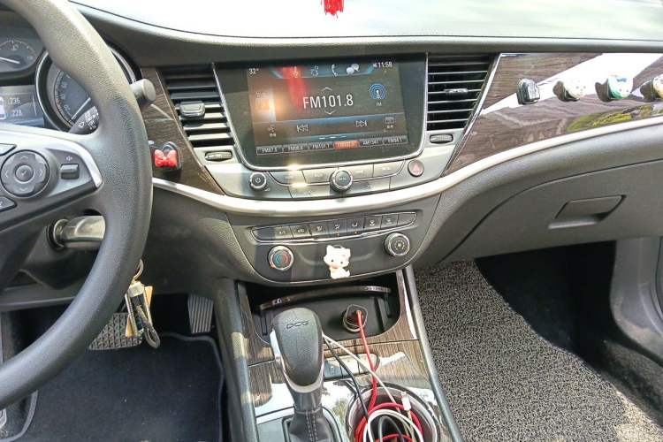 Used Buick Verano 2019 Sedan 20T Dual-Clutch Leading Model Audio And AC Panel