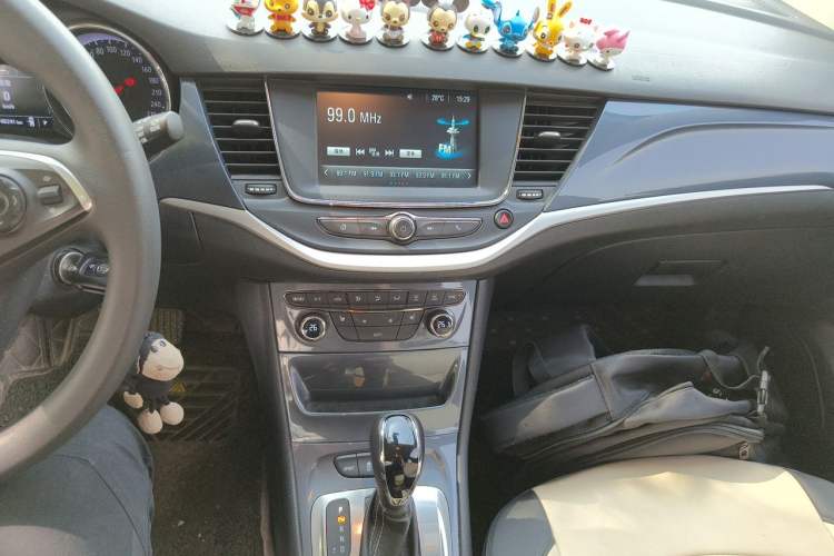 Used Buick Verano 2019 Hatchback 15S Automatic Leading Model Audio And AC Panel