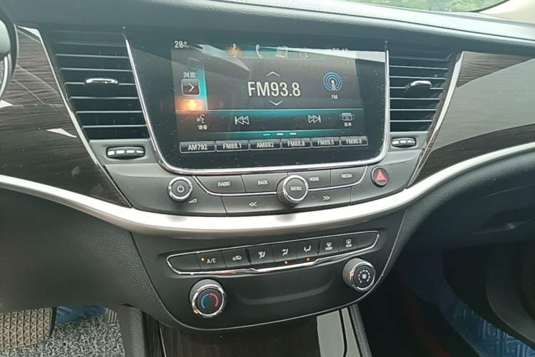 Used Buick Verano 2019 Sedan 20T Dual-Clutch Leading Model Audio And AC Panel